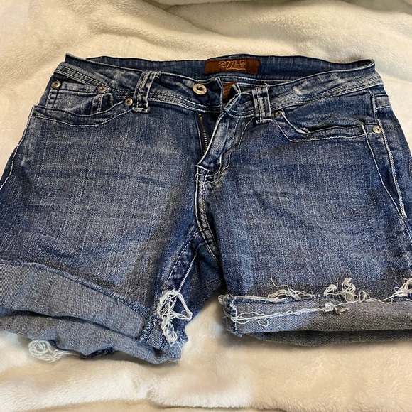 sizzle Pants - Sizzle cut off shorts size 5..